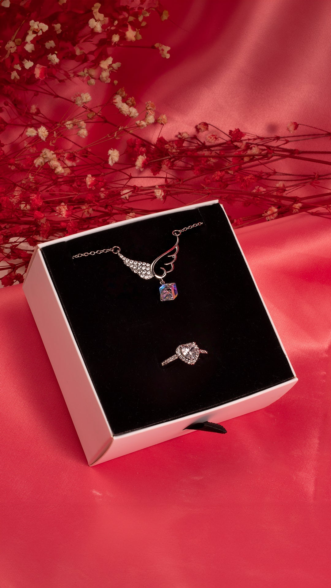 Çelik Angel Model Kolye & Diamond Heart Tasarım Yüzük Set